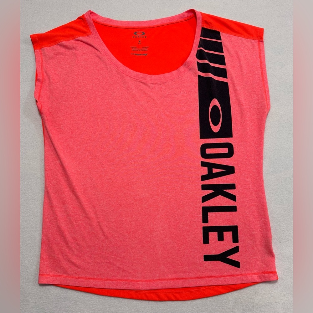 Oakley women's athletic shirt
Size: S/P